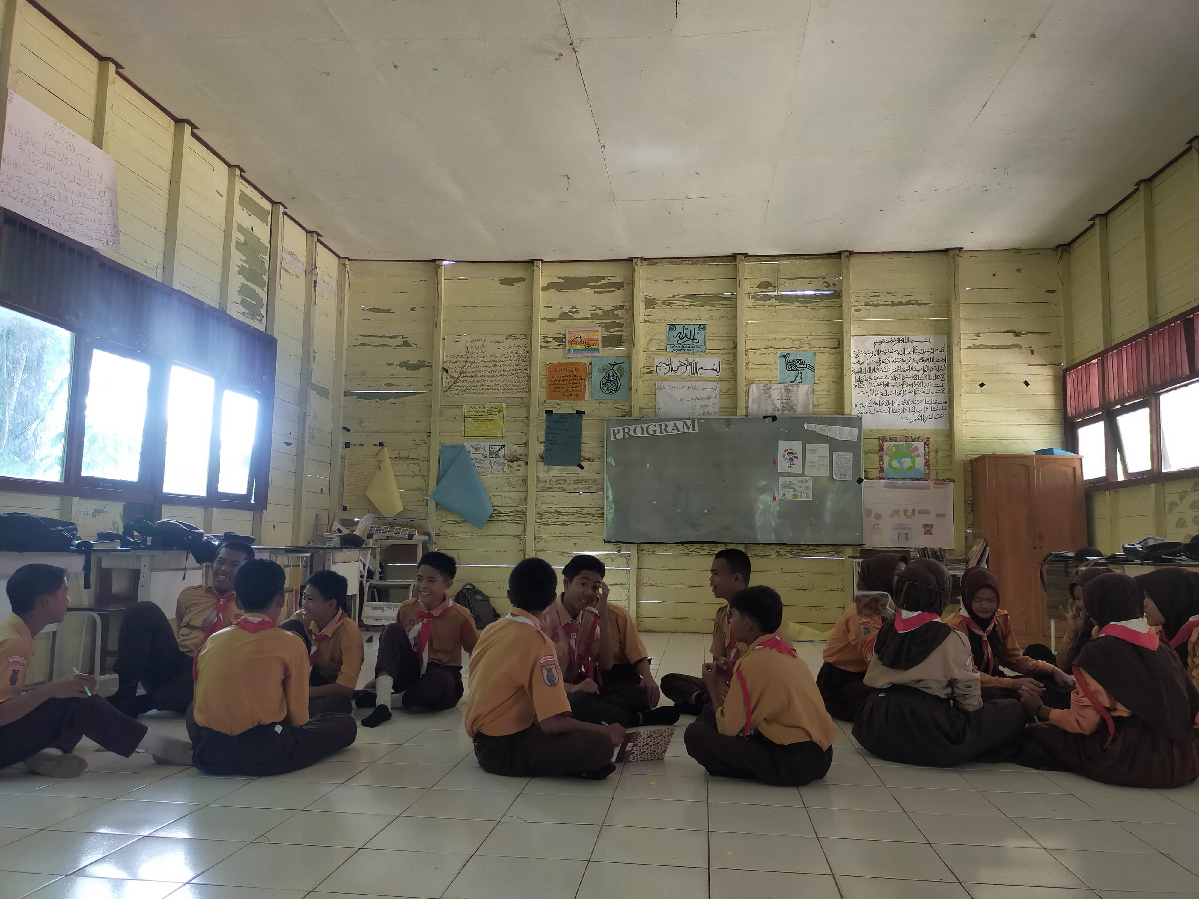 Membangun Jiwa Kepemimpinan dan Solidaritas Melalui Pramuka di SMPN 2 Muara Harus