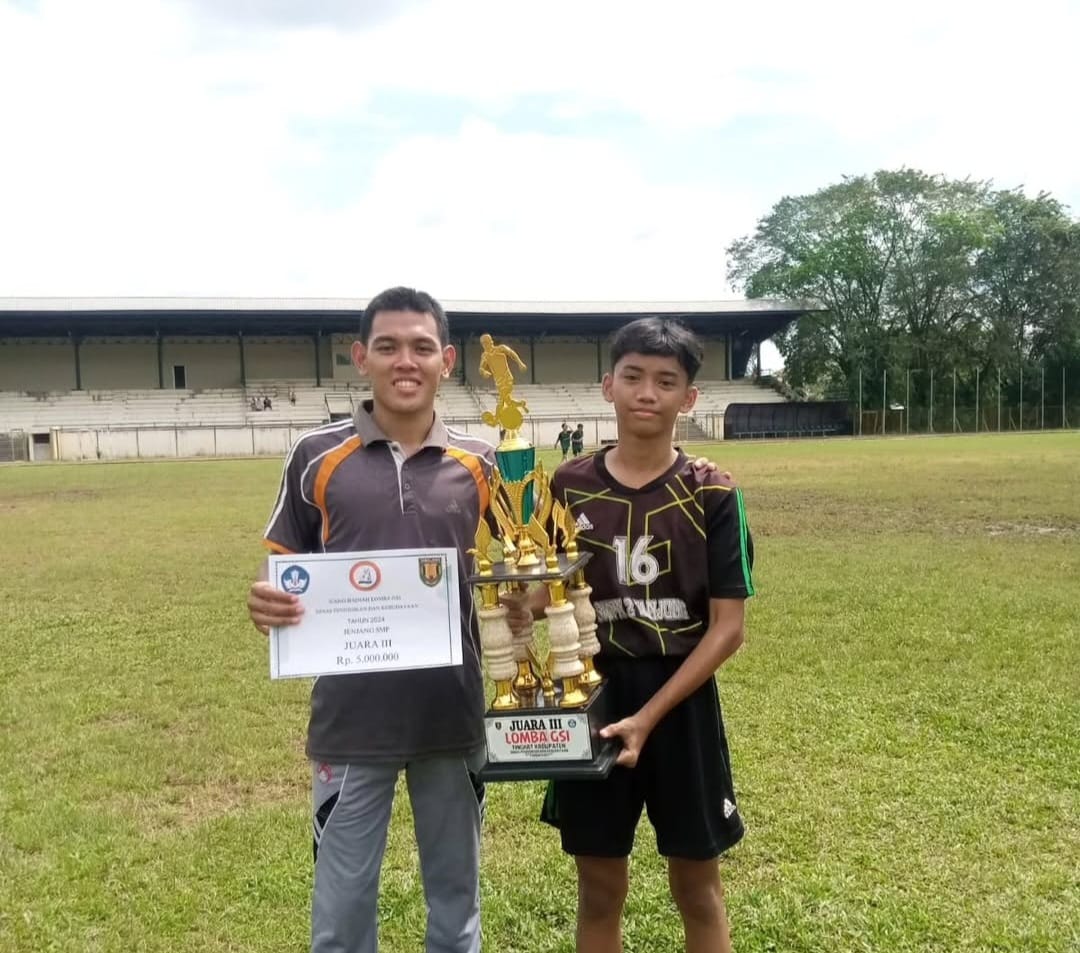Ekstrakurikuler Sepak Bola SMPN 7 Tanjung Berhasil Mengirimkan Siswa ke Seleksi GSI dan Meraih Juara 3 Tingkat Kabupaten
