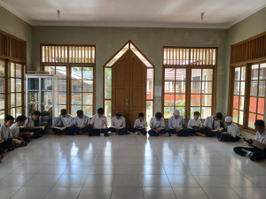 Tadarus Ramadhan Warnai Ekskul Baca Tulis Al-Qur'an di SMPN 9 Muara Uya