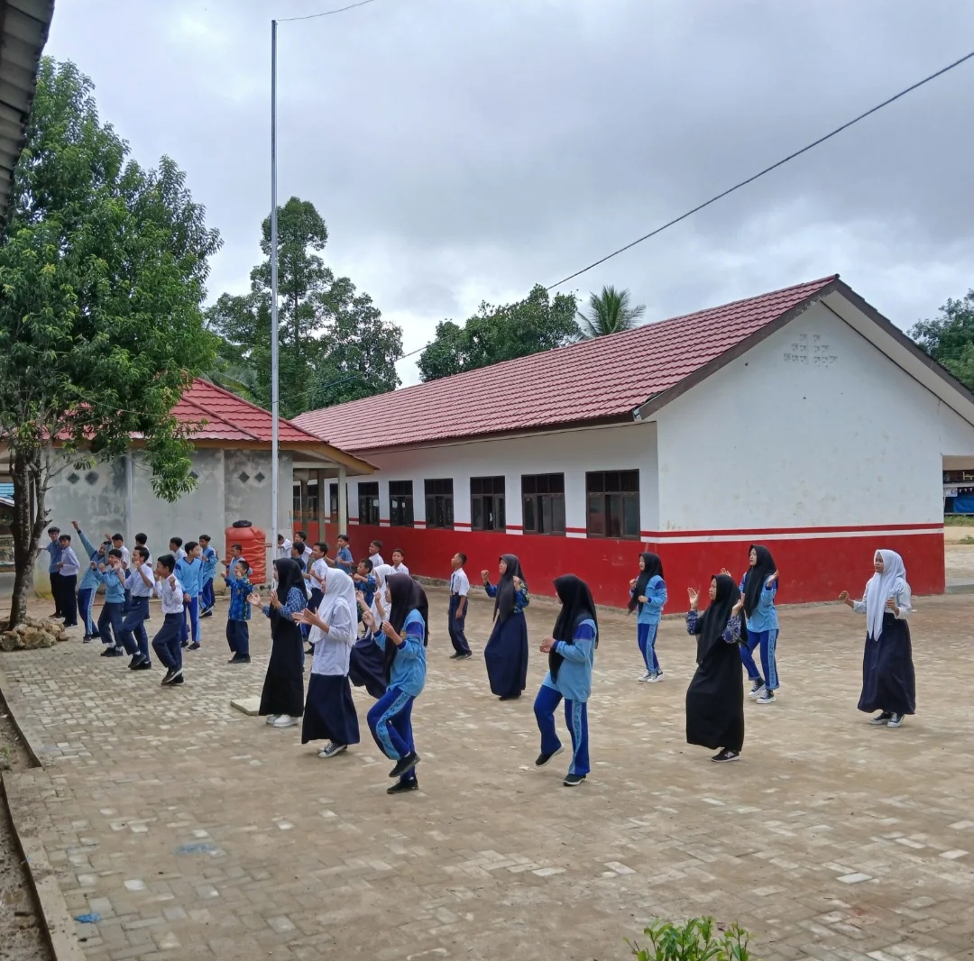SMPN 9 Muara Uya Galakkan Hidup Sehat Lewat Senam Anak Indonesia Hebat 