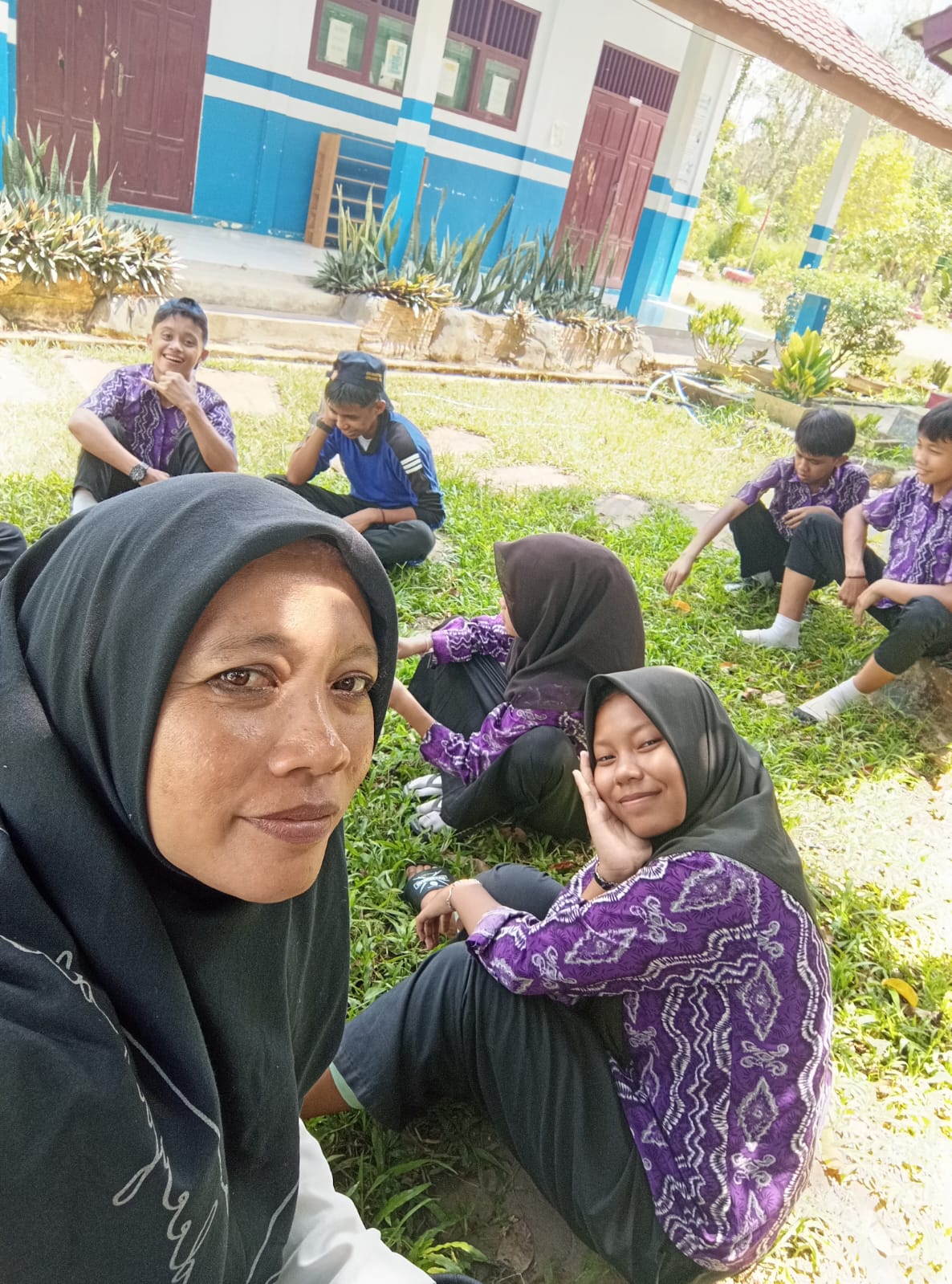 Interaksi sosial antara individu dan kelompok (OSN IPS April 2025)
