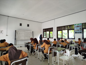SMPN 9 Muara Uya Laksanakan Ekstrakurikuler Baca Tulis Al-Qur'an dengan Tema "Menjadi Generasi yang Mencintai Al-Qur'an"