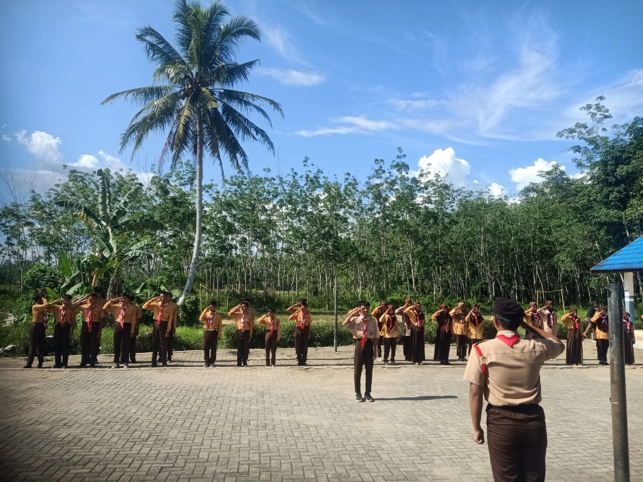 Semangat Kebersamaan dan Kepemimpinan Terpancar dalam Kegiatan Ekstrakurikuler Pramuka di SMPN 10 Haruai