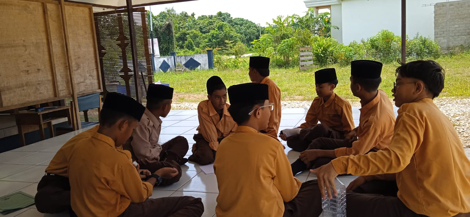 Pembuatan Yel-Yel kelompok