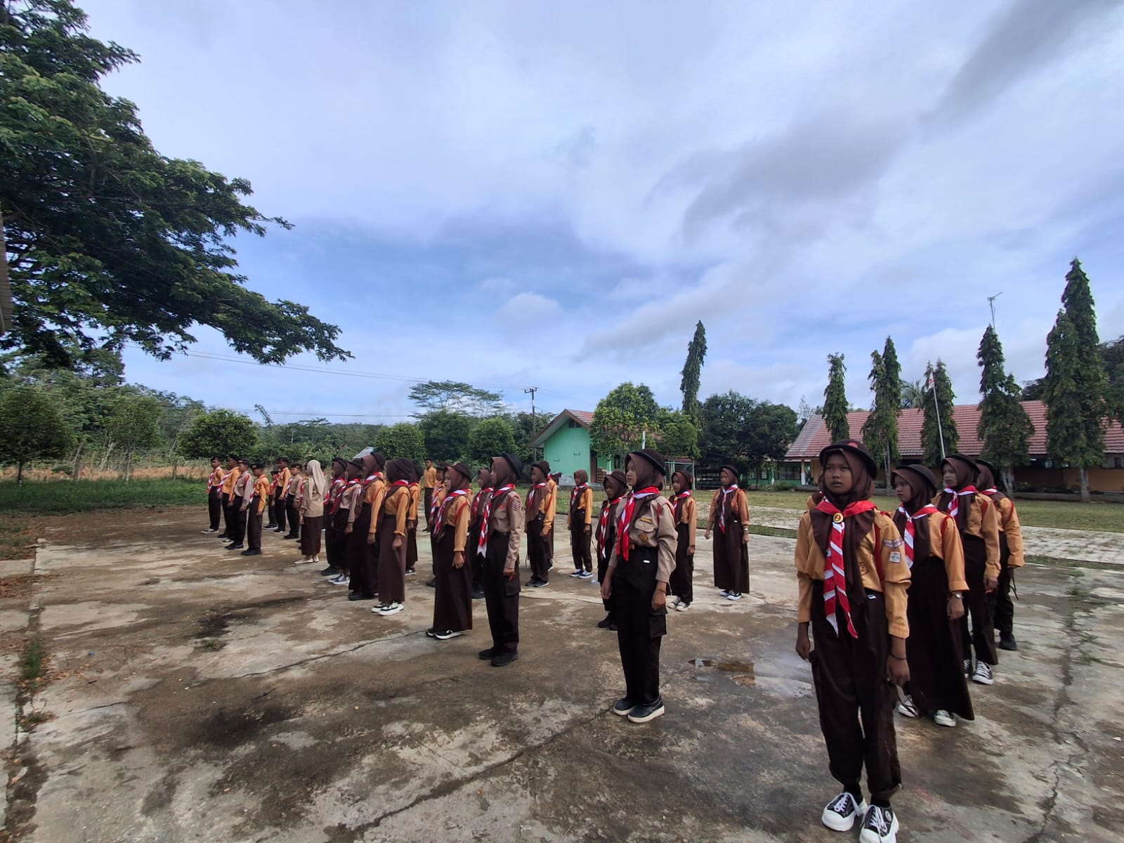 Semangat Kebersamaan di Latihan Pramuka SMPN 3 Muara Uya