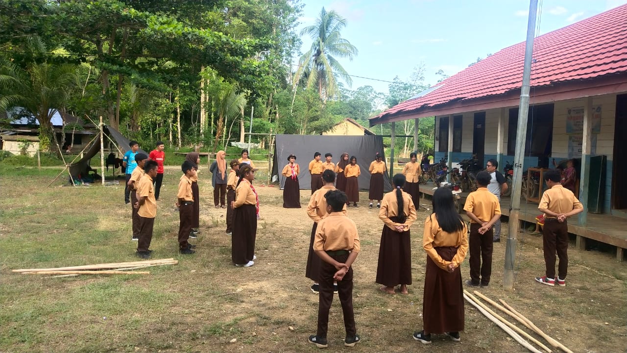 Serunya Berkemah: Pramuka Sekolah Tingkatkan Kekompakan di Alam_SMPN 5 Bintang Ara