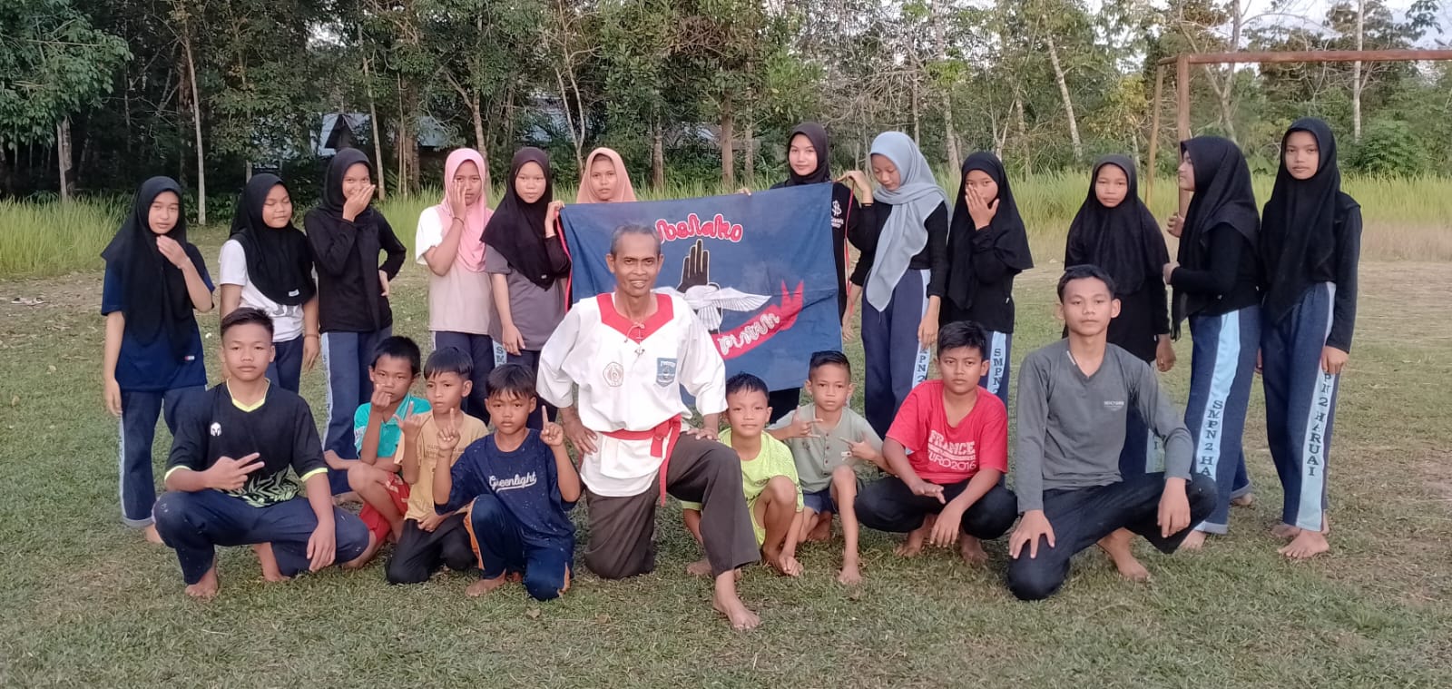 EKTRAKULIKULER PENCAK SILAT SMPN 2 HARUAI