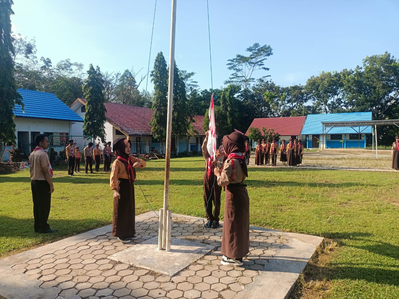 Kembangkan Karakter dan Kedisiplinan: Ekskul Pramuka SMPN 3 Muara Uya Tutup Semester 1 dengan Latihan Intensif!