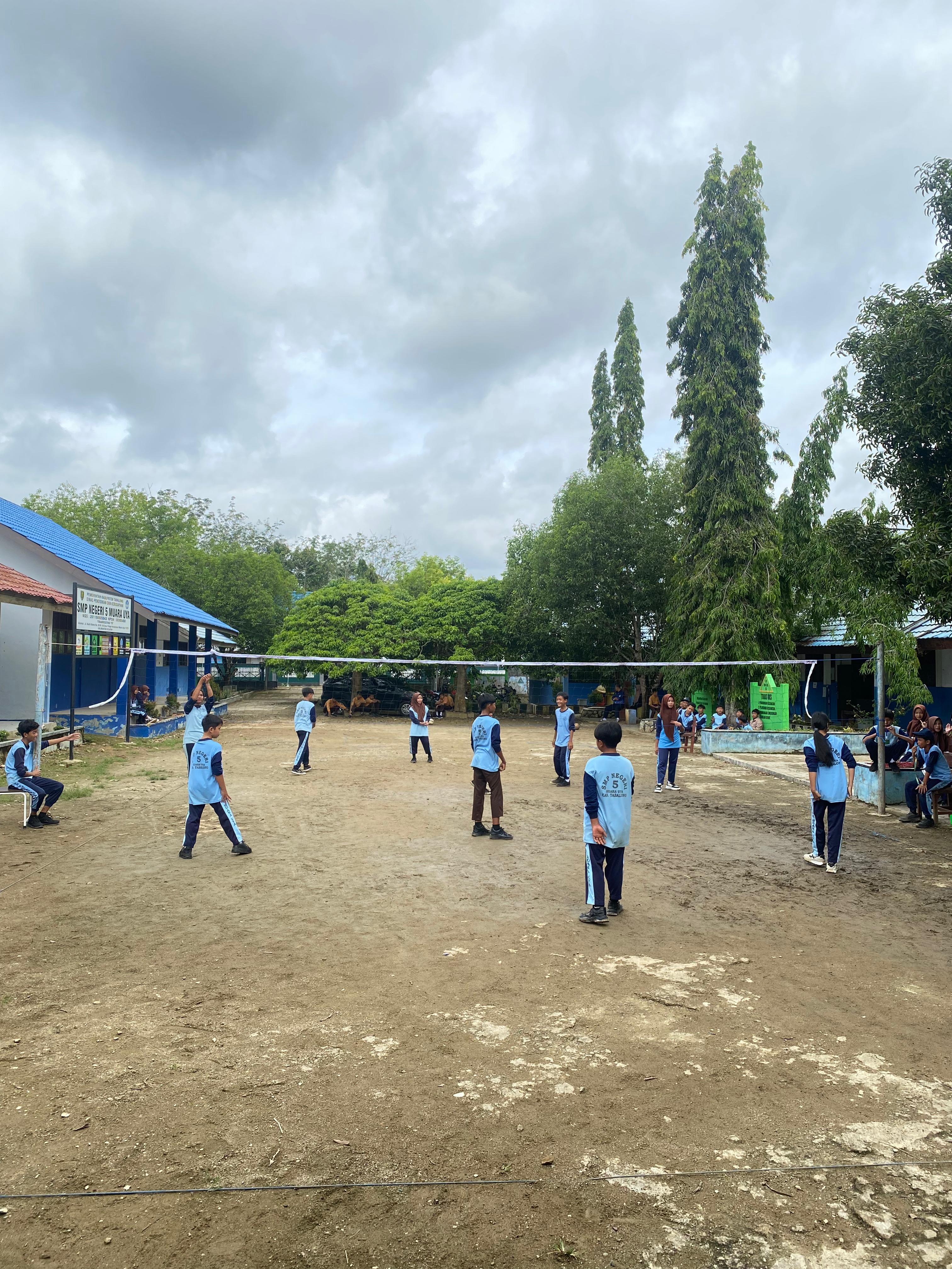 Belajar teknik dasar voli SMPN  5 MUARA UYA