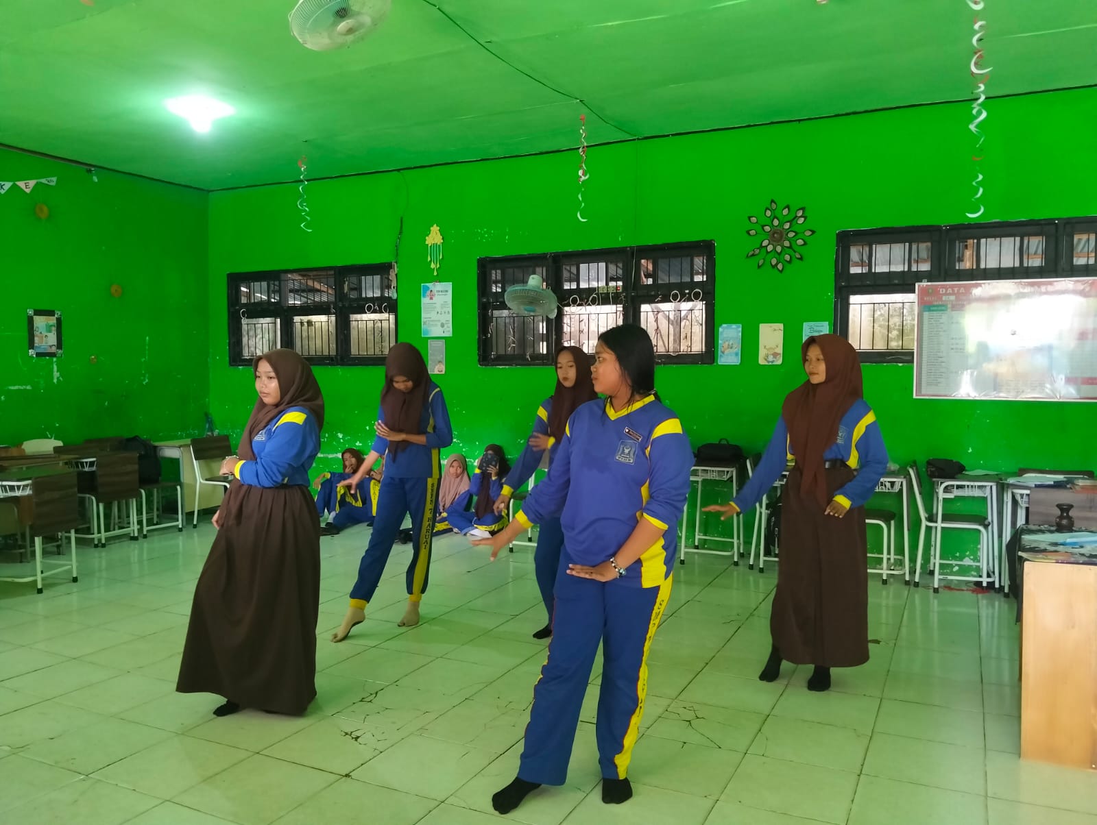 menari siswa