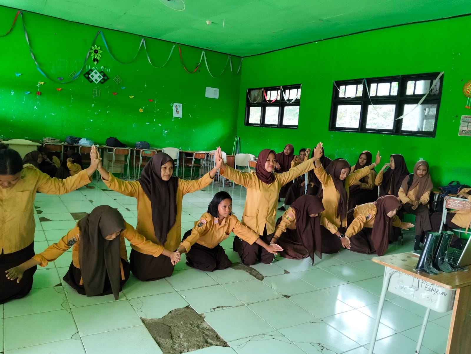 Kegiataan Penerimaan Siswa Menari baru