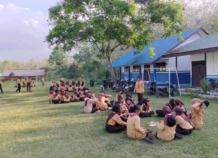 Kegiatan ekstrakurikuler pramuka SMPN 1 Upau