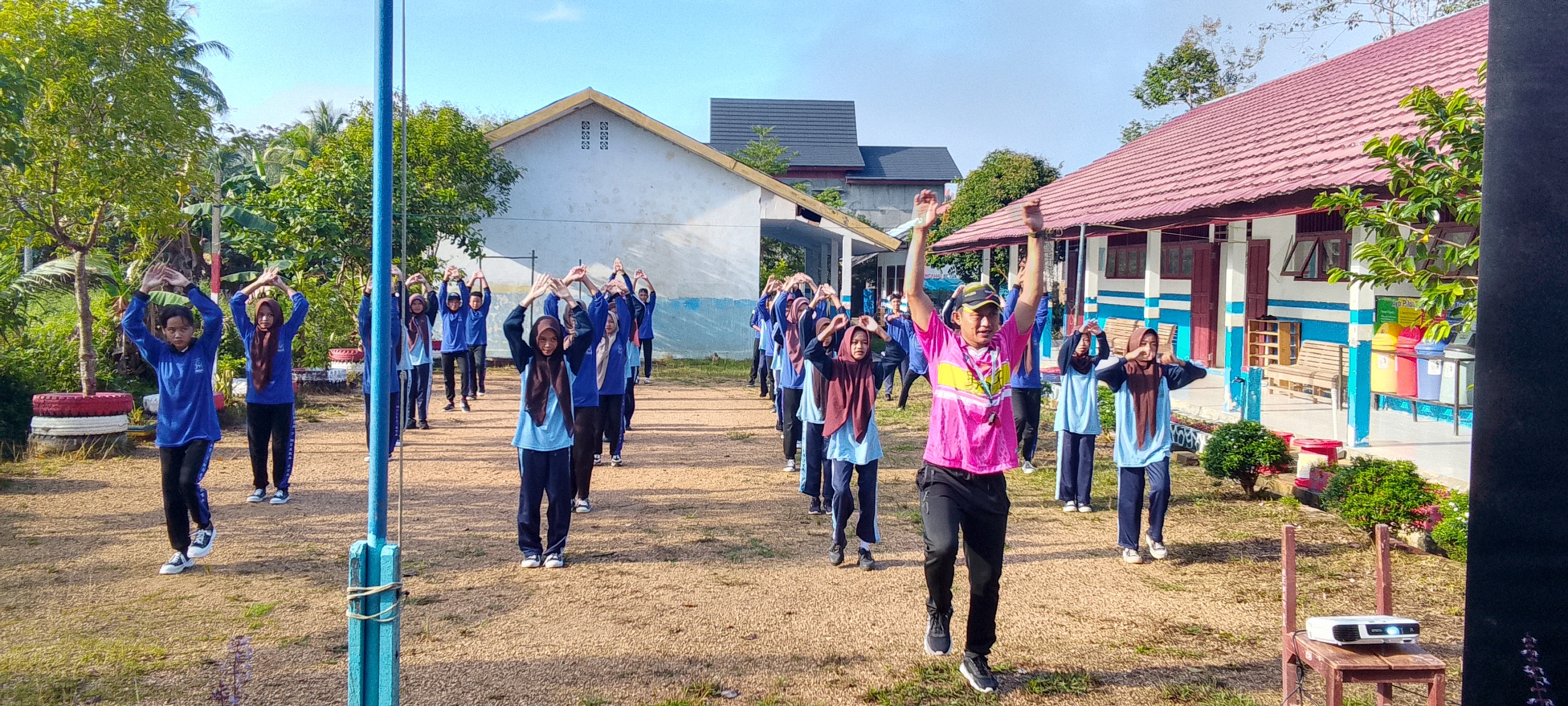 Kegiatan Jumat Sehat di SMP Negeri 7 Muara Uya