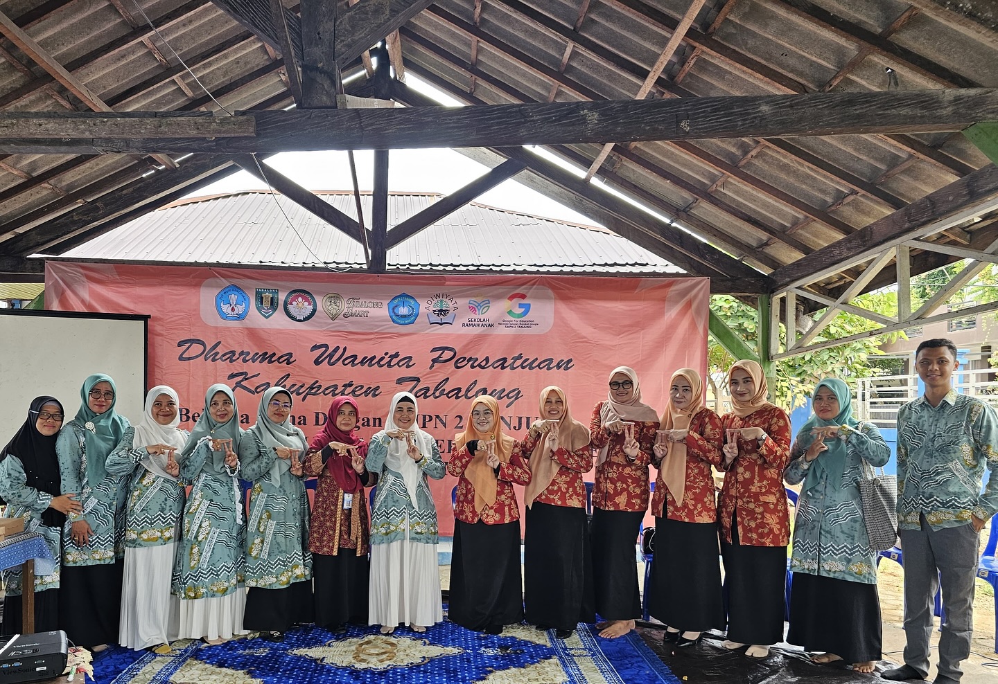 Sosilalisasi Anti Bullying dan Kekerasan Di Sekolah  Kerjasama Persatuan Darma Wanita Kabupaen Tabalong di SMPN 2 Tanjung.