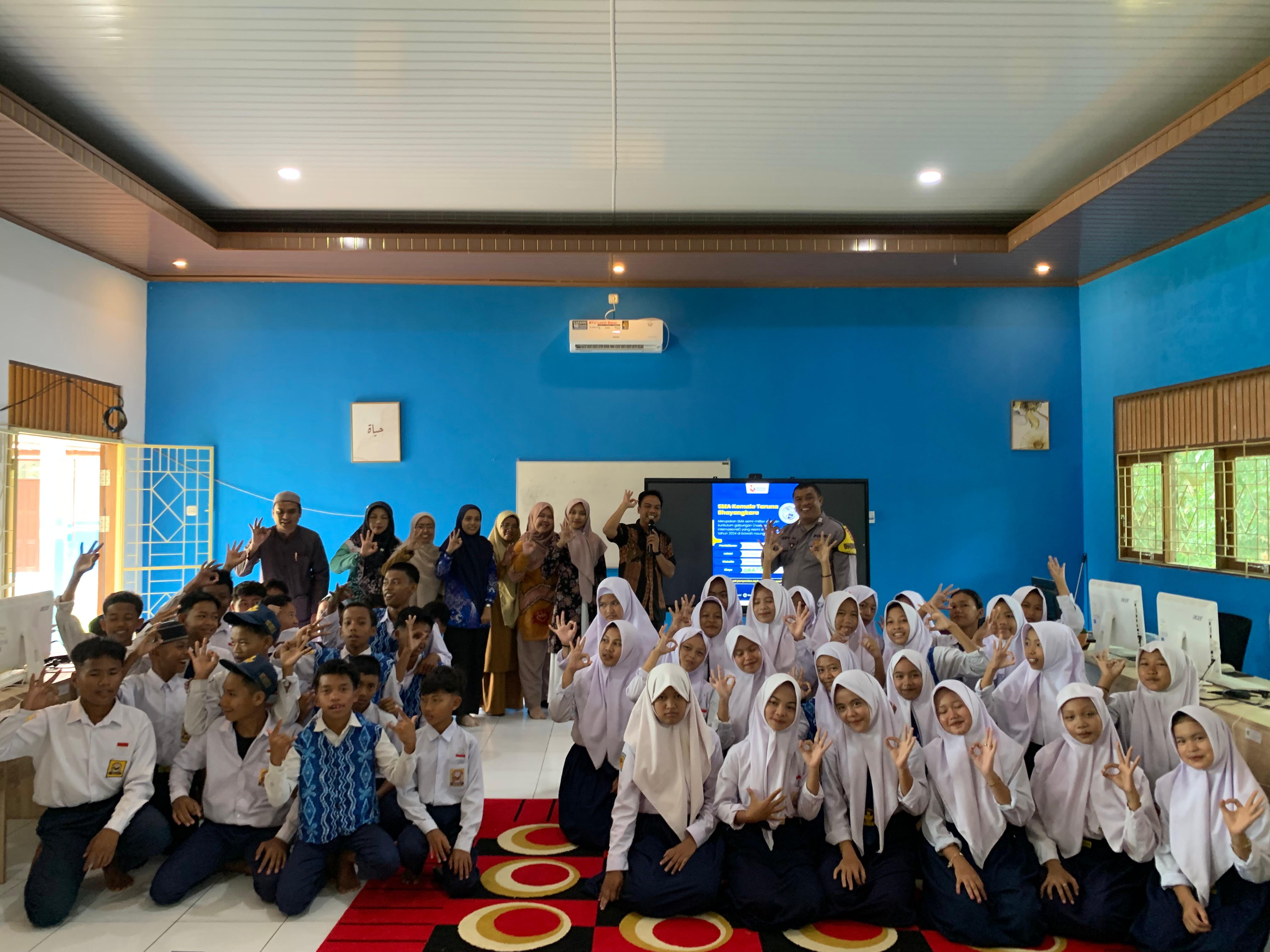 Kapolsek Muara Uya Sosialisasikan SMA Kemala Taruna di SMPN 3 Muara Uya