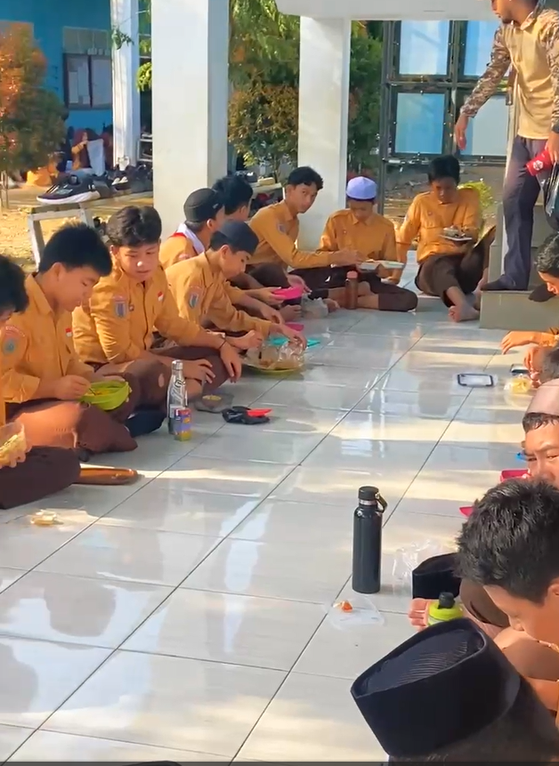 Membudayakan Makan Sehat dan Bergizi: Implementasi Program 7 Kebiasaan Anak Indonesia Hebat di SMPIT Ashabul Kahfi