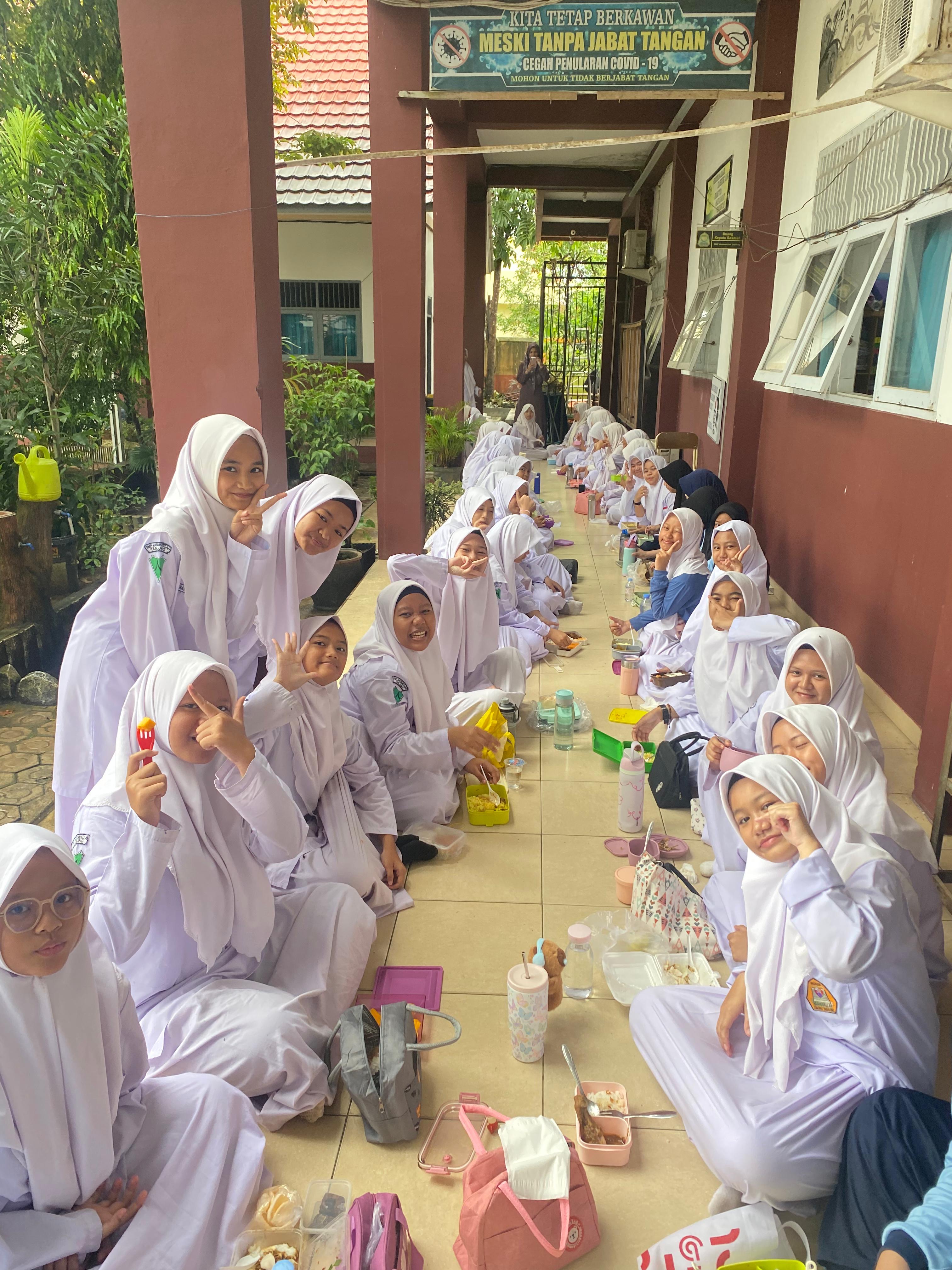 Sarapan Bersama di SMP Hasbunallah (yeay)