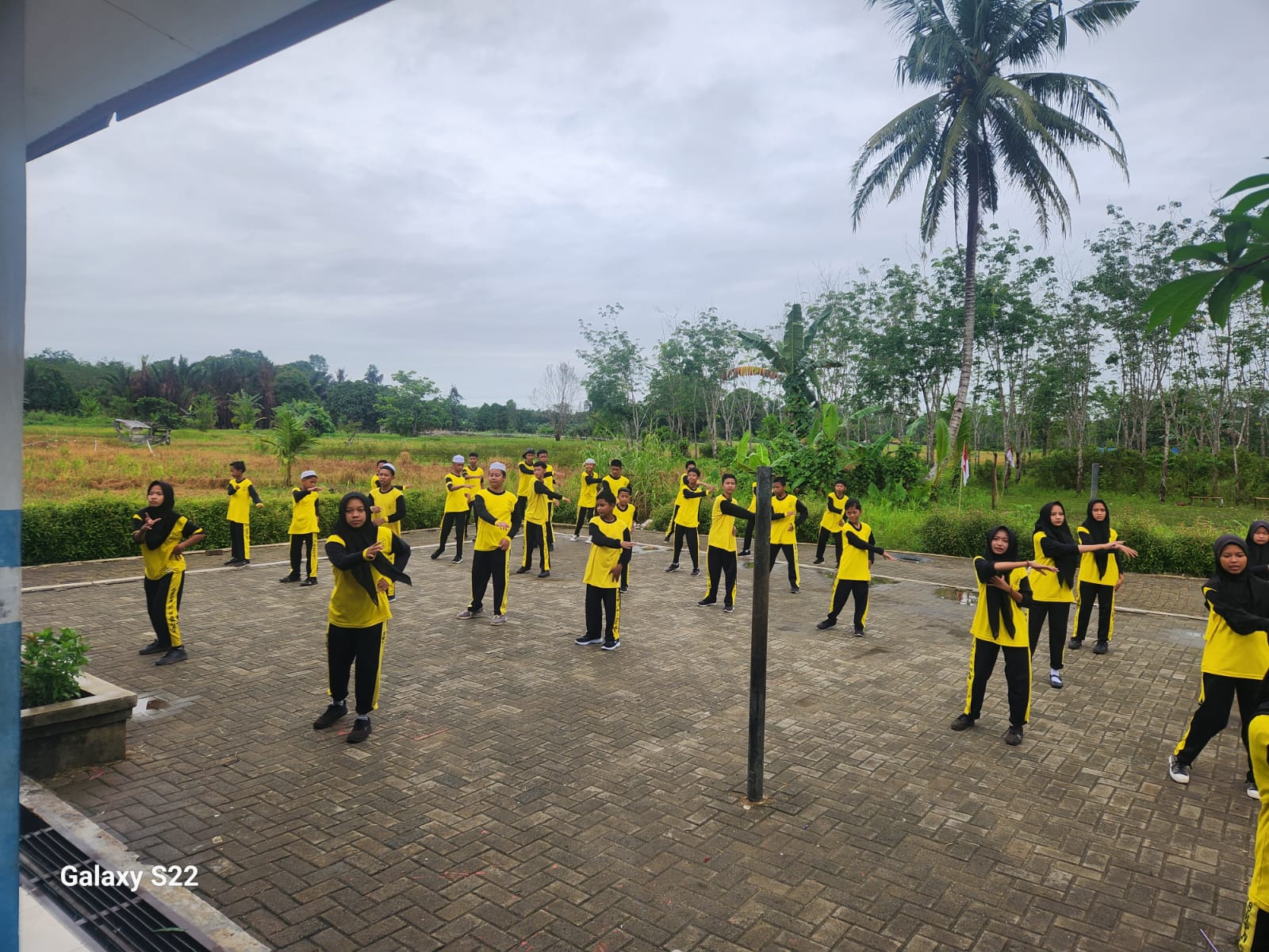 Senam Bersama Pererat Kebersamaan Siswa SMPN 10 Haruai