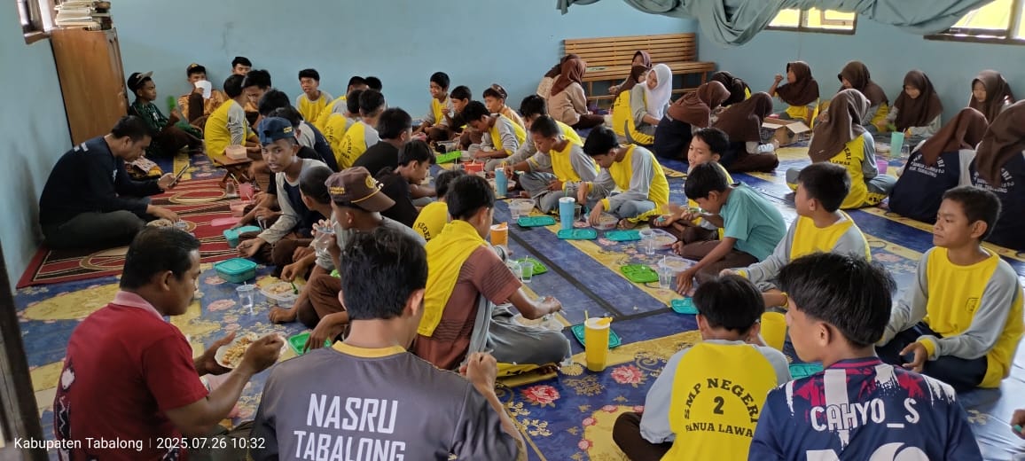 Makan bersama SMPN 2 Banua Lawas