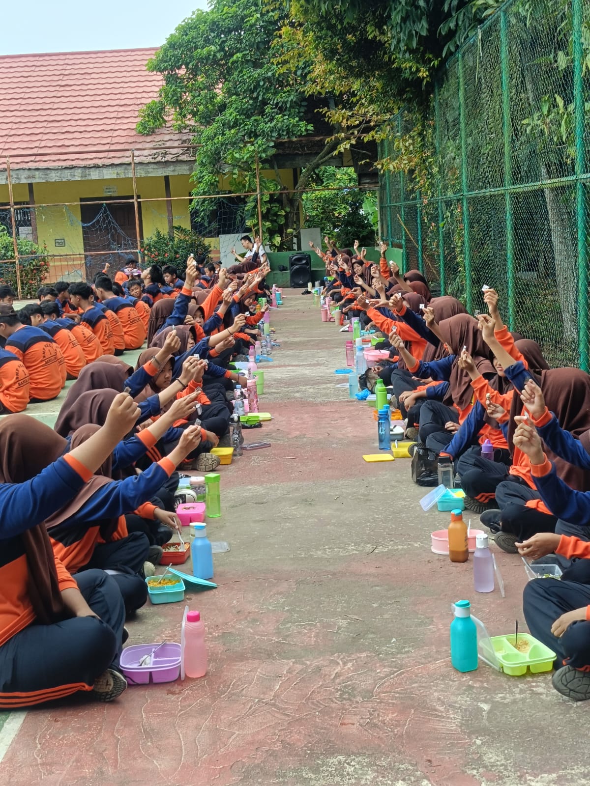 Makan Bergizi SMPN 1 Banua Lawas