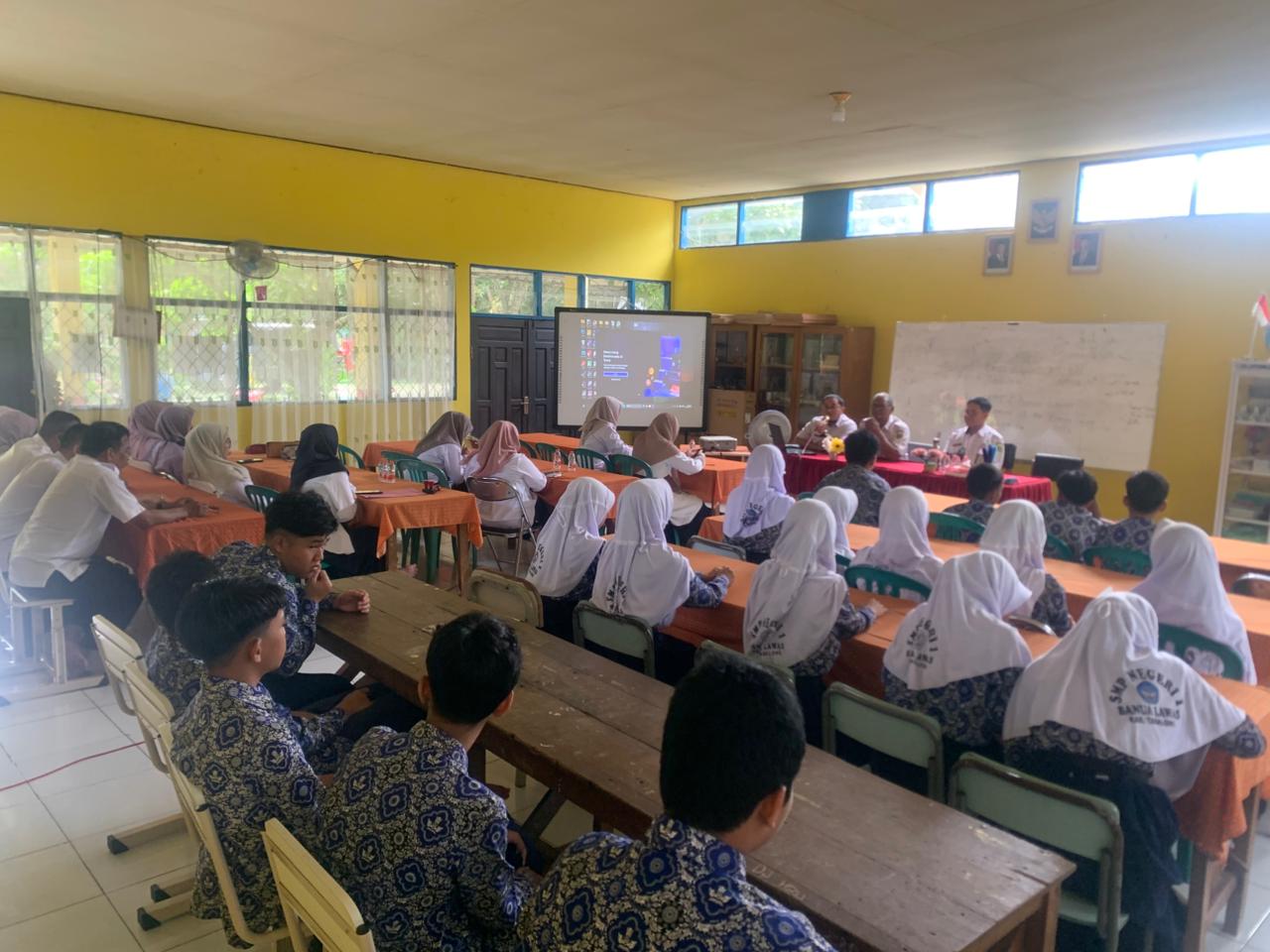 Sosialisasi Program Adiwiyata dari Dinas Lingkungan Hidup SMPN 1 Banua Lawas