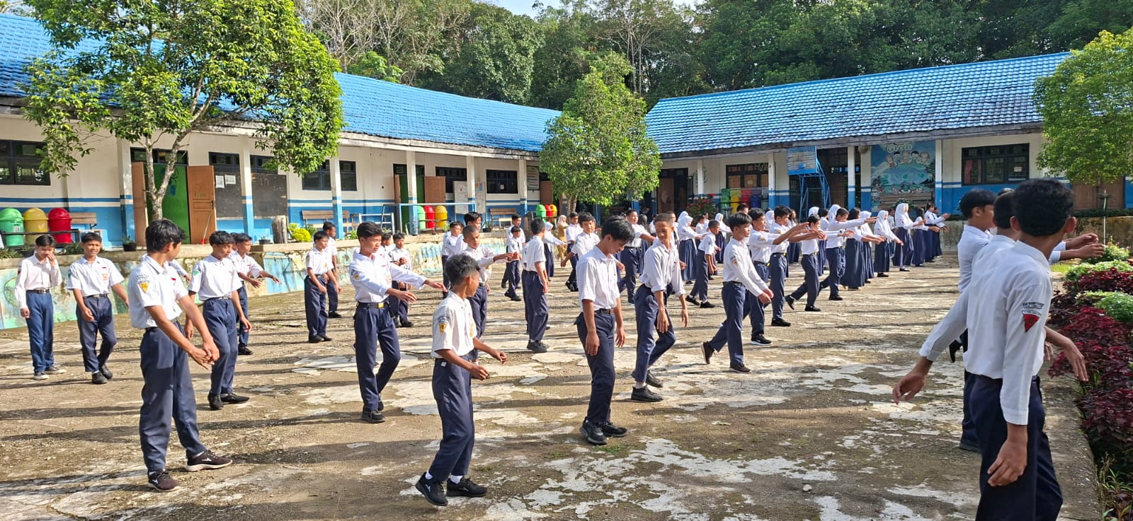 Kegiatan Senam Indonesia Hebat SMP Negeri 7 Haruai