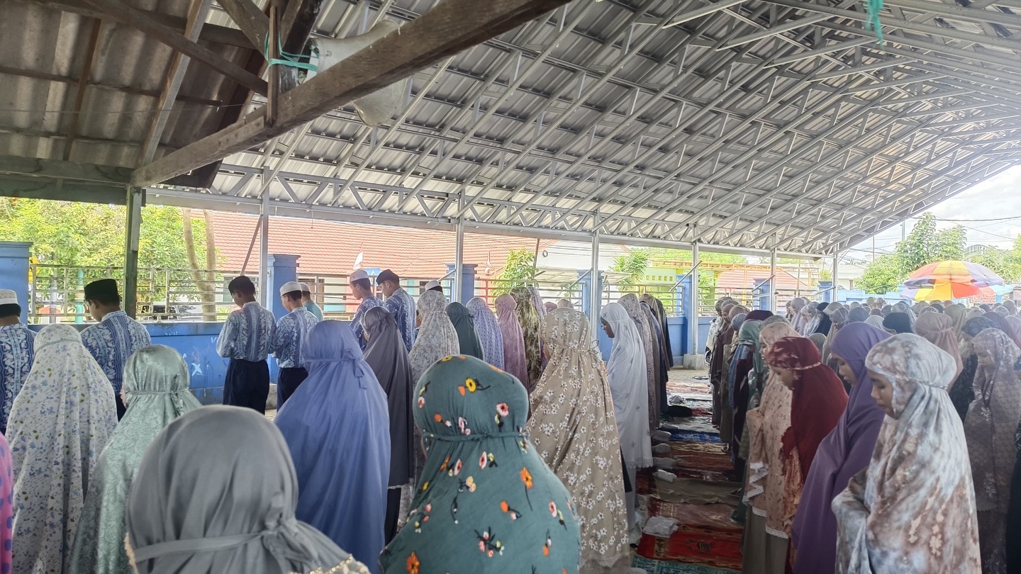 Pelaksanaan sholat dzuhur berjamaah